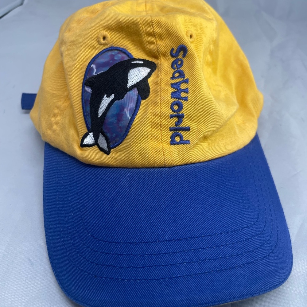 Vintage SeaWorld Shamu Yellow and Blue Cap